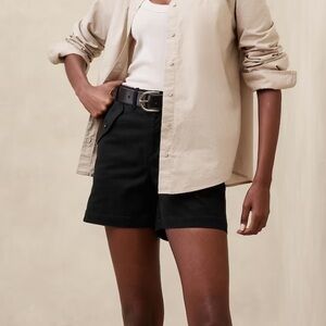 Banana Republic Factory black chino shorts. NWT. Size 18